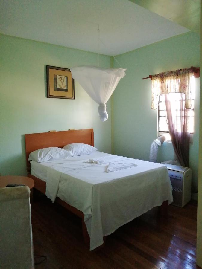 Ms. Holder'S Comfort Villa Georgetown Extérieur photo